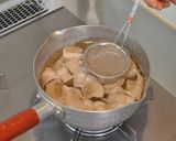 にらと豚肉の味噌汁作り方7写真