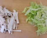 マロニー入り！レタスと生姜のおかずスープ作り方1写真