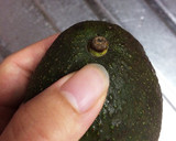 熟れたアボカドの見分け方、皮の剥き方作り方1写真