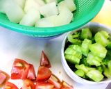 トマトとツナで冬瓜のカレー風味炒め作り方1写真