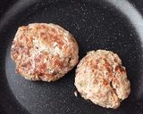 残ったハンバーグでオムライス作り方1写真