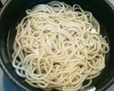 ﾉﾝｵｲﾙ！うどんで簡単ナポリタン♪作り方1写真