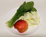 ほうれん草とキャベツとりんごのスムージー作り方1写真