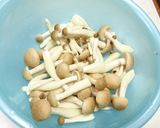 さつまいもとしめじのお味噌汁作り方2写真