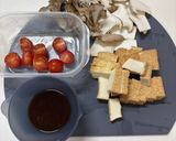 【簡単副菜】厚揚げときのこのガリバタ炒め作り方1写真
