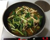 面倒！豚肉としめじと小松菜のカレー炒め丼作り方7写真