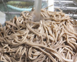 日本そばの神楽南蛮と生しいたけ炒め作り方8写真