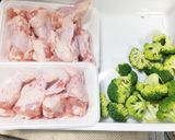 手羽元とブロッコリーのトマト煮作り方1写真