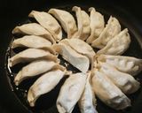 簡単＊羽付き生餃子 108円！作り方1写真