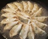 簡単＊羽付き生餃子 108円！作り方3写真