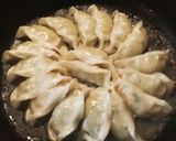 簡単＊羽付き生餃子 108円！作り方4写真