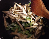 豚とごぼうの甘辛煮とろろ丼作り方2写真