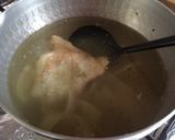 鳥皮で作るスープ (塩麹、ニンニク)作り方1写真