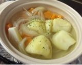 鳥皮で作るスープ (塩麹、ニンニク)作り方2写真