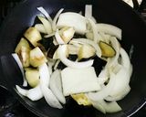なすと玉ねぎの味噌煮ϋ♡作り方1写真