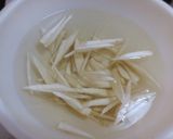 豚とごぼうの柳川丼作り方1写真