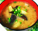 ごま油で炒めたキャベツが旨い！お味噌汁作り方4写真