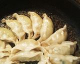 簡単＊羽付き生餃子 108円！作り方5写真