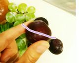 お弁当用にブドウの飾り切り作り方4写真
