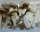 簡単鮭のムニエルとエリンギバター醤油炒め作り方1写真
