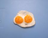 簡単キャラ弁☆うずらの卵で双子のぐでたま作り方1写真
