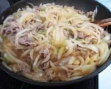 簡単☆我が家流♡玉ねぎたっぷり豚丼ドン！作り方3写真