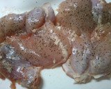 簡単！鶏もも肉のソテー！甘辛舞茸ソース♪作り方3写真