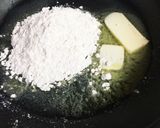 フライパンで作る☆ホワイトソース☆作り方1写真