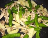 塩レモンで☆ししとうと鶏胸肉炒め作り方7写真