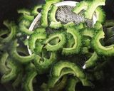 豚しゃぶとゴーヤの醤油麹和え作り方1写真