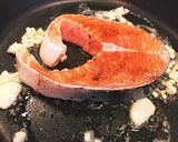 サーモンのガーリックバターソテー作り方4写真