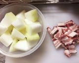 冬瓜と豚の塩麹スープ作り方1写真