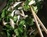 秋しめじとセロリの葉のおかか醤油炒め作り方2写真