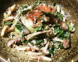 秋しめじとセロリの葉のおかか醤油炒め作り方4写真
