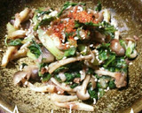 秋しめじとセロリの葉のおかか醤油炒め作り方4写真