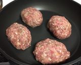 旨味がぎっしり✨ジューシーハンバーグ作り方10写真