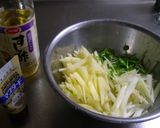 マスタードレで◆◇りんごとセロリのサラダ作り方2写真