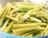 うちの自慢料理♪セロリのきんぴら風♪作り方1写真