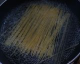 アボカドとベーコン卵液のワンポットパスタ作り方2写真