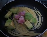 アボカドとベーコン卵液のワンポットパスタ作り方5写真