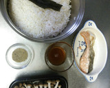簡単♡鮭とシメジの炊き込みご飯作り方1写真
