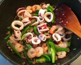 海鮮と挽肉のピリ辛炒め♪作り方5写真