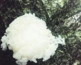 鶏ミンチと細葱のあっさり梅味♪おにぎらず作り方2写真