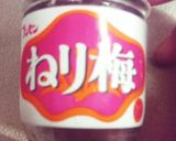 鶏ミンチと細葱のあっさり梅味♪おにぎらず作り方3写真