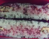 鶏ミンチと細葱のあっさり梅味♪おにぎらず作り方5写真