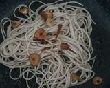 簡単(*^^*)お蕎麦ペペロンチーノ作り方5写真
