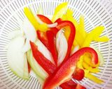 だし醤油で☆簡単！彩り焼きうどん作り方1写真