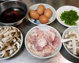 簡単！めんつゆで作る♪きのこの親子丼作り方1写真