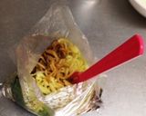 簡単!宇宙飯☆彡袋焼きそば♡袋でチン♫作り方2写真