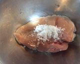 驚きの柔らかさ！鶏ムネ肉の刺身風作り方1写真